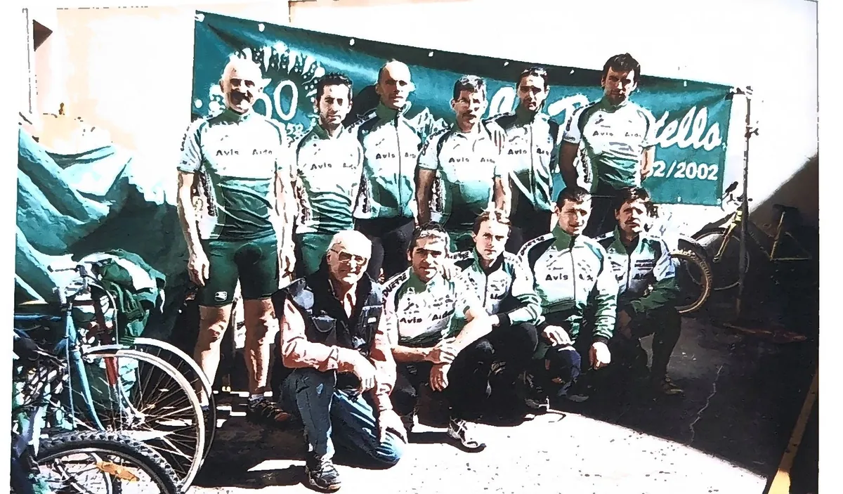 Il gruppo degli agonisti ciclisti nel 2002