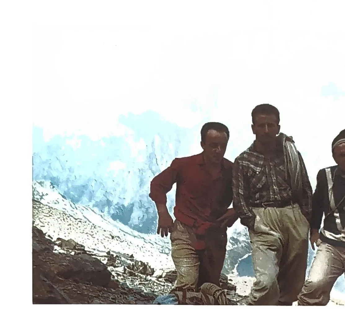 Alpinisti all’uscita della via Combi-Pirovano sul Recastello nel 1959