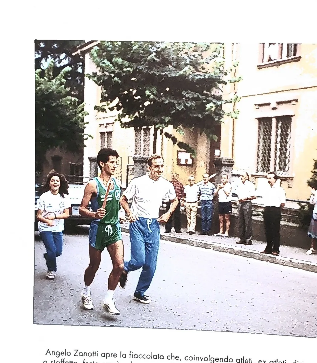 Angelo Zanotti apre la fiaccolata del quarantesimo